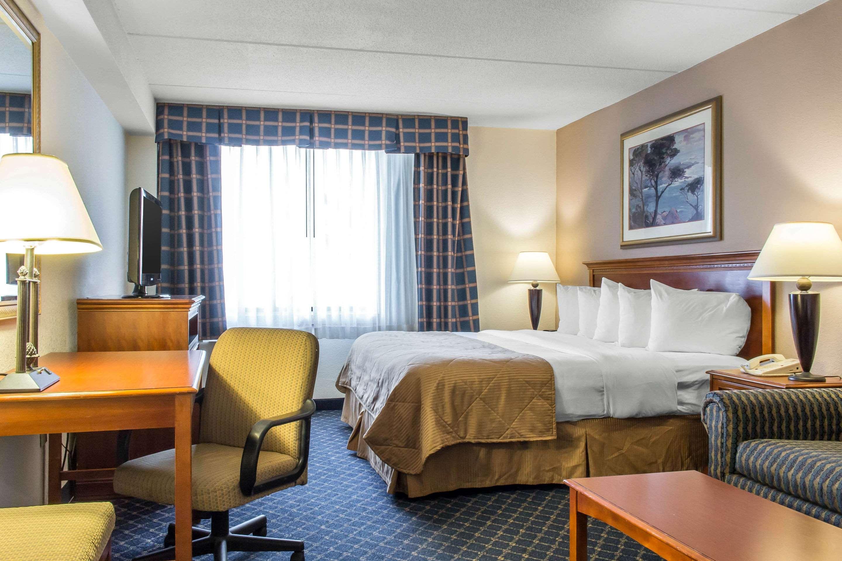 Clarion Hotel & Conference Center Ronkonkoma Exterior photo