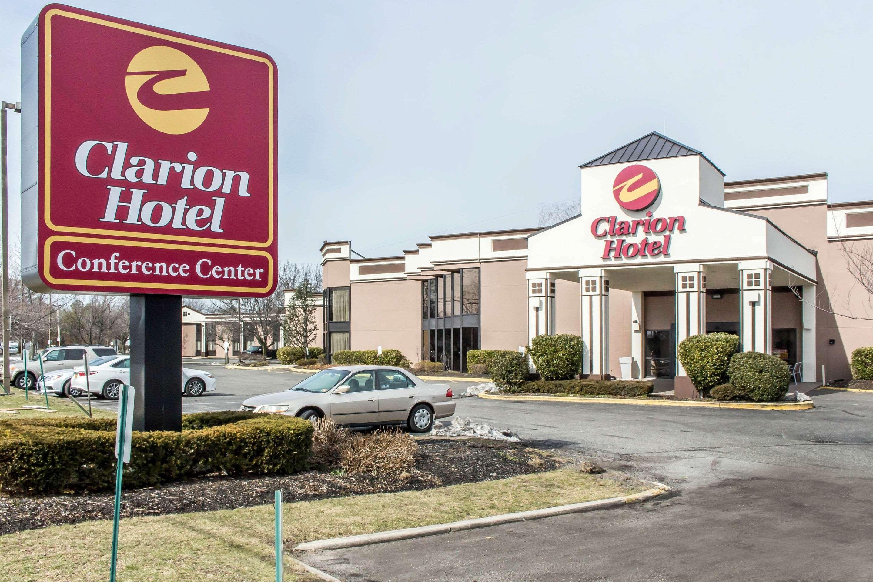 Clarion Hotel & Conference Center Ronkonkoma Exterior photo