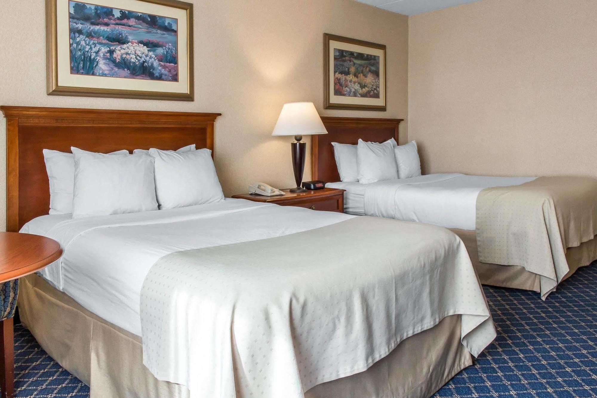 Clarion Hotel & Conference Center Ronkonkoma Exterior photo